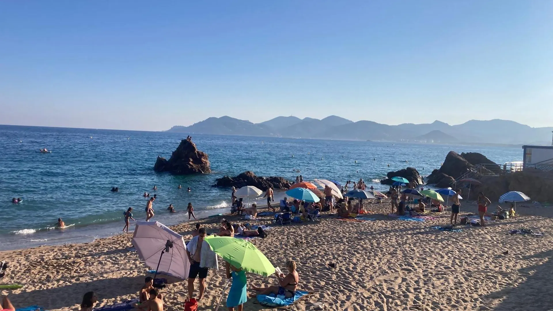 Cannes 4 Pieces 3 Chambres 3 Salles De Bains 6 Couchages Vue Mer, 100 M Des Plages France