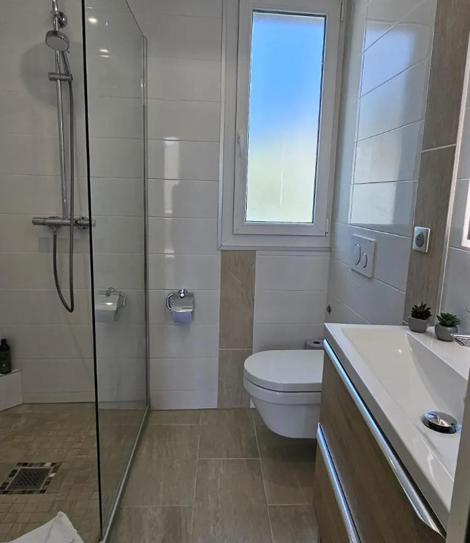 Cannes 4 Pieces 3 Chambres 3 Salles De Bains 6 Couchages Vue Mer, 100 M Des Plages 0*,