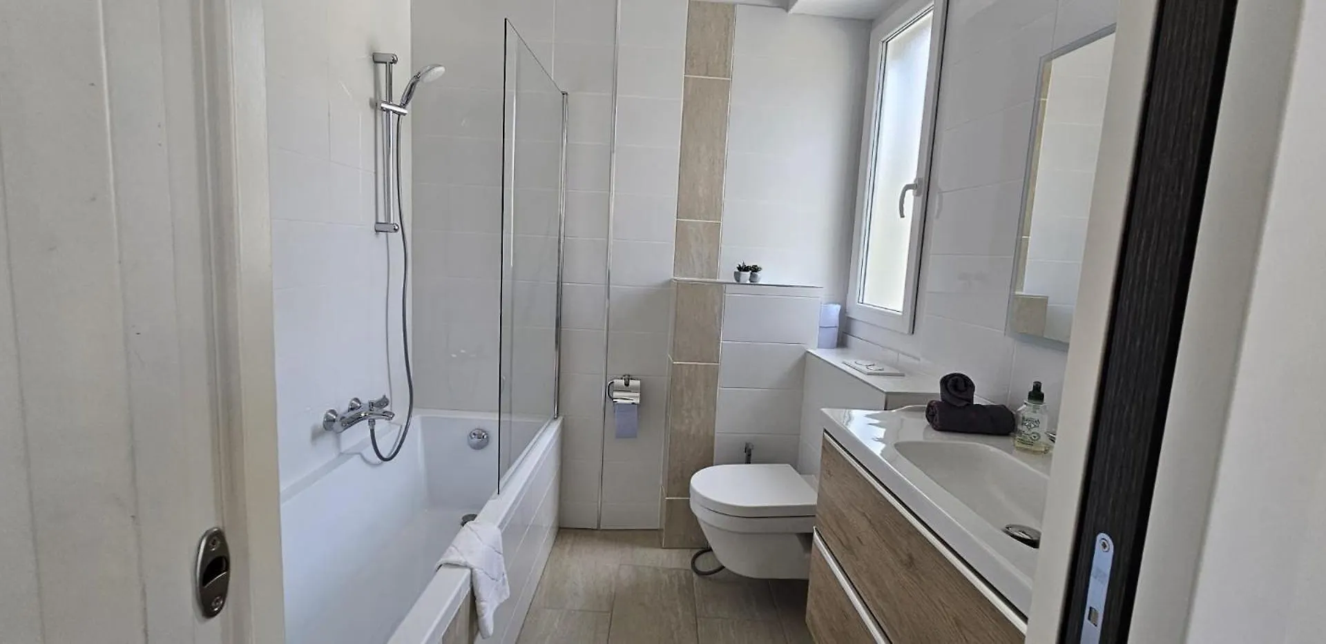 Cannes 4 Pieces 3 Chambres 3 Salles De Bains 6 Couchages Vue Mer, 100 M Des Plages
