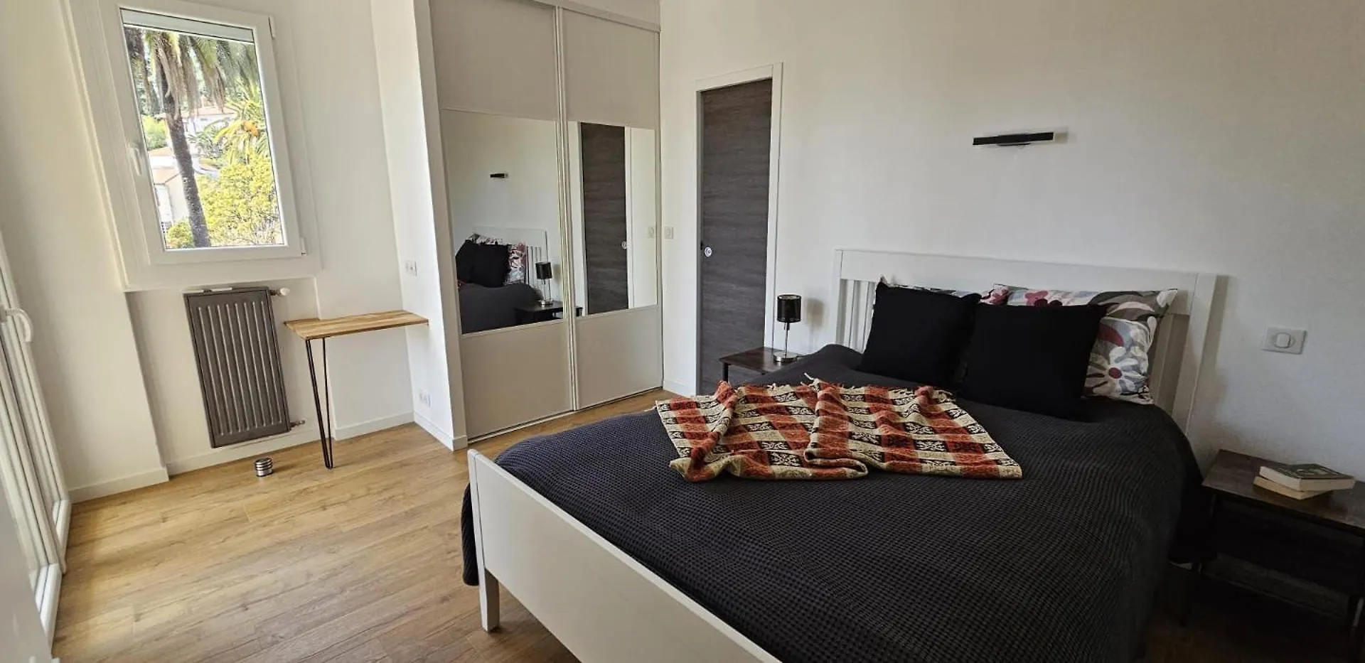 Cannes 4 Pieces 3 Chambres 3 Salles De Bains 6 Couchages Vue Mer, 100 M Des Plages 0*,  France