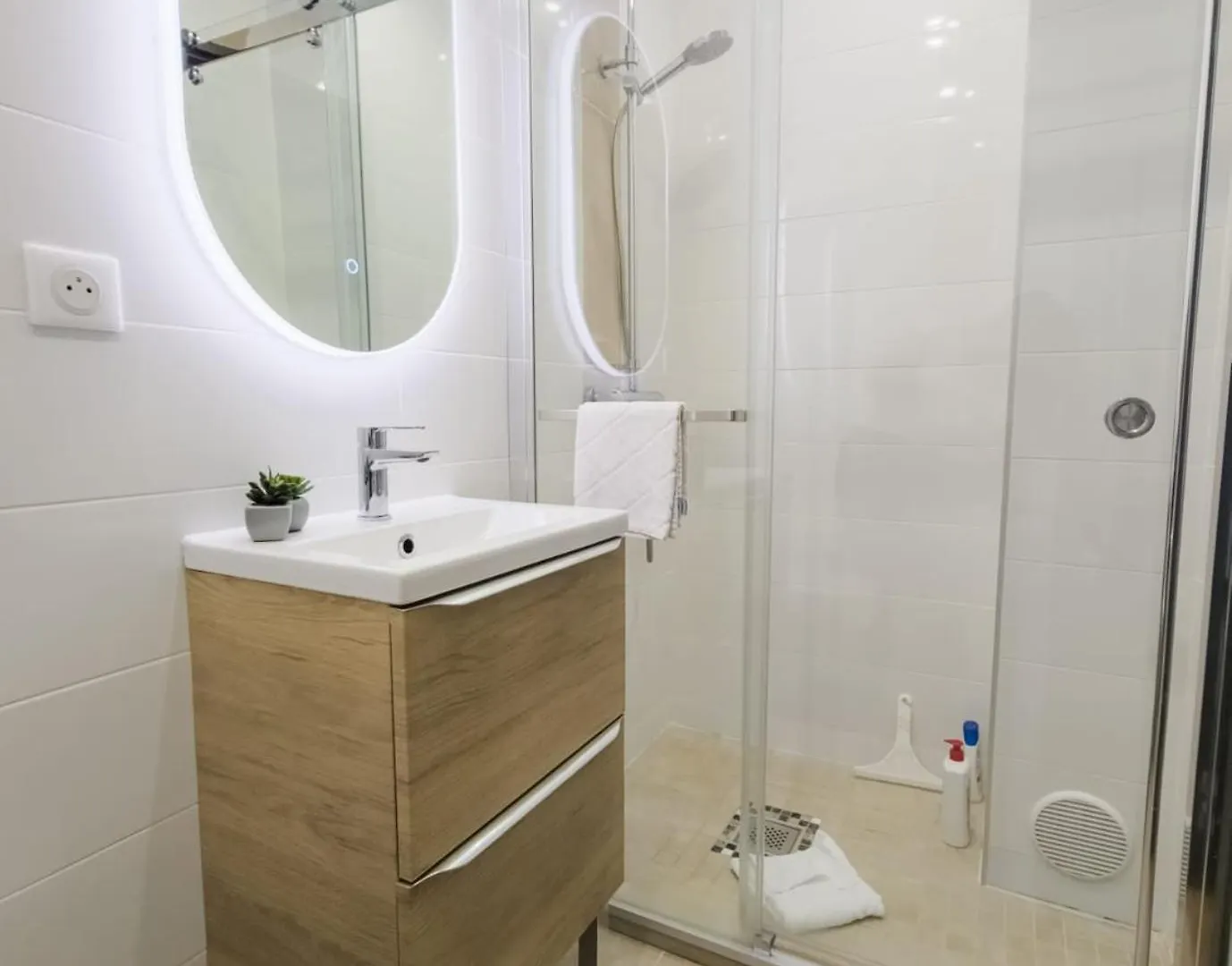 Cannes 4 Pieces 3 Chambres 3 Salles De Bains 6 Couchages Vue Mer, 100 M Des Plages Apartment